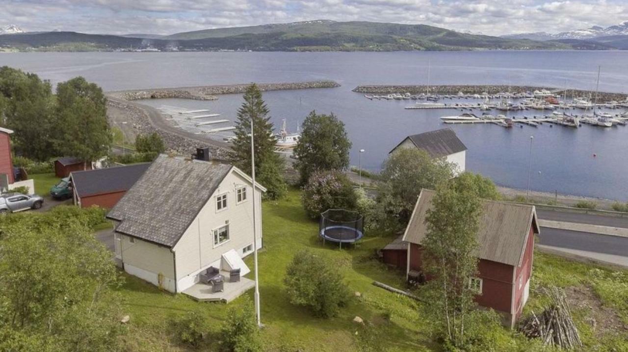 House In Central Finnsnes Exterior foto